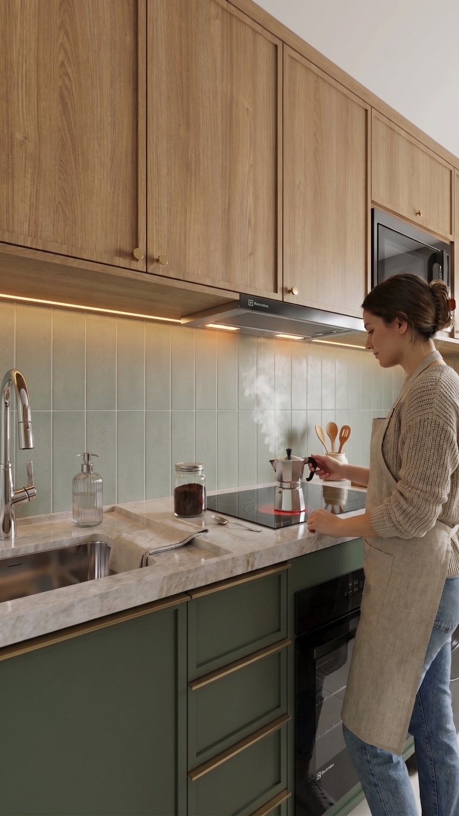 Cozinha de apartamento com marcenaria verde e madeira